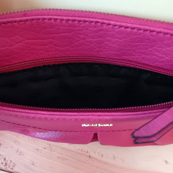 NWOT 🖤 JUICY COUTURE FUCHSIA WRISTLET BAG 🖤 Adorable! - Picture 4 of 5
